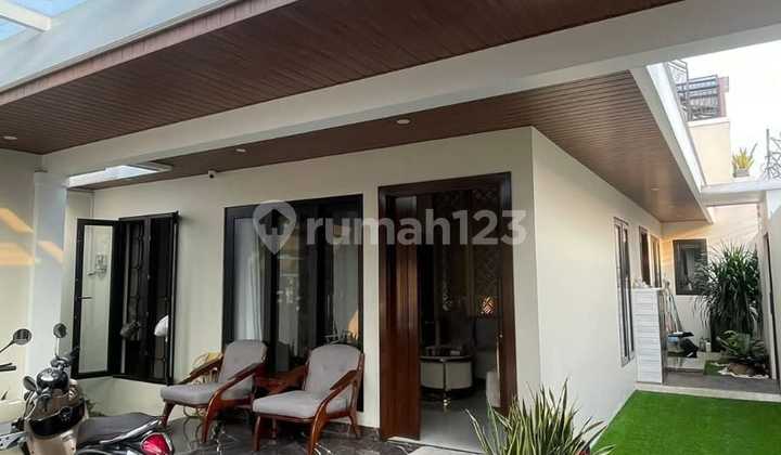 Rumah Mewah 2 Lantai dengan Interior & Kitchen Set, Permata Hijau 2