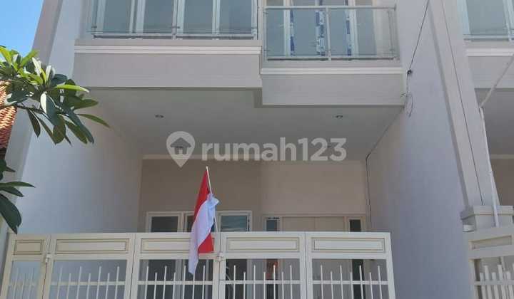 Dijual Rumah 2 Lantai Baru di Mulyosari Utara, Surabaya