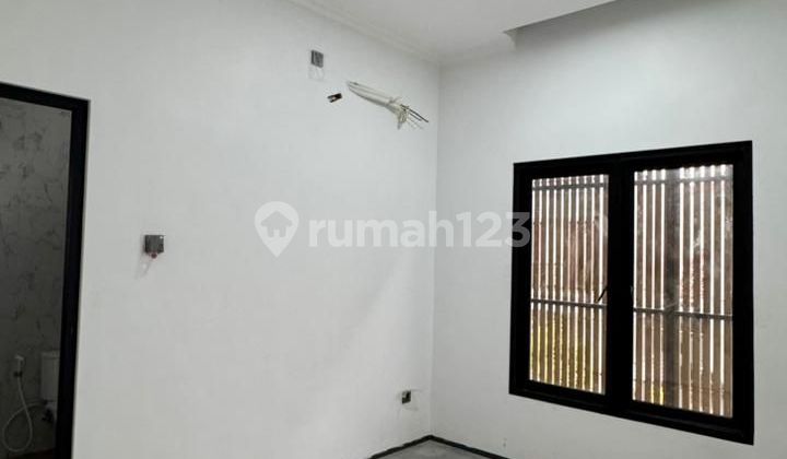 Dijual Rumah 2 Lantai Baru di Dharmahusada Mas, Surabaya 2