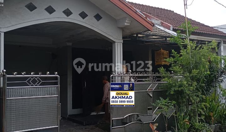 Dijual Rumah Satu Setengah Lantai di Taman Pondok Jati, Sidoarjo 1