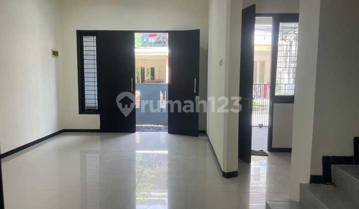 For Sale House in Puri Asri, Pakuwon City, Surabaya 2