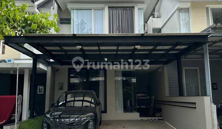 Dijual Rumah 3 1/2 Lantai di Northwest