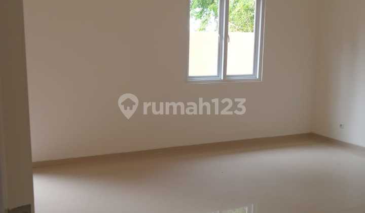 Dijual Rumah 2 Lantai Baru di Royal Residence Cluster Greenwich Dijual Rumah 2 Lantai Baru di Royal Residence Cluster Greenwich