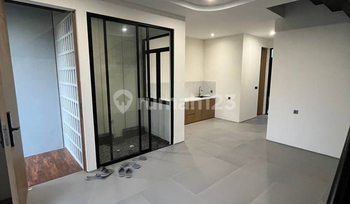 Dijual Rumah Minmalis 2 Lantai di Klampis Semolo, Surabaya 2