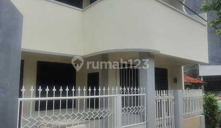 For Rent 2-Story House in Pecindilan Near Pasar Atom