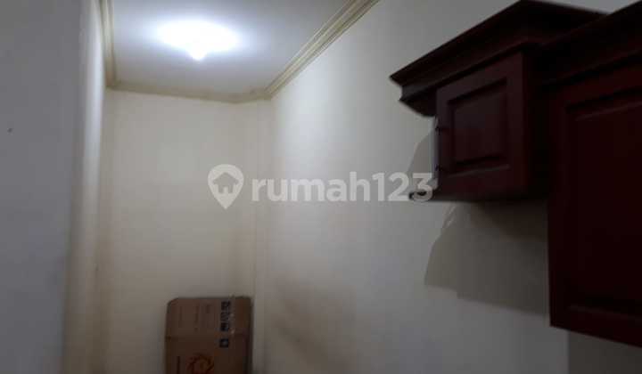 Disewakan dan Dijual Rumah 3 Lantai di Jl Jagalan, Surabaya 2