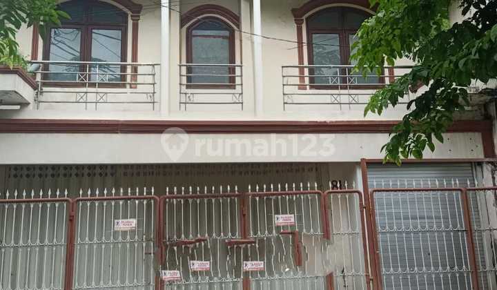 Disewakan Rumah 3 Lantai Strategis Nol Jalan Raya Manyar, Surabaya Timur 1