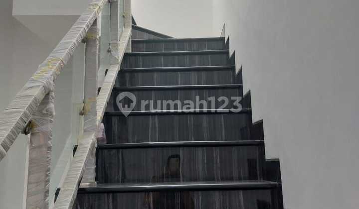 Dijual Rumah 2 Lantai Baru di Mulyosari Utara, Surabaya 2
