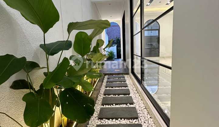 Dijual Rumah 2 Lantai New Colonial Modern Purimas , Rungkut 2