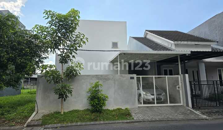 Dijual Rumah 2 Lantai di Bukit Palma, Surabaya
