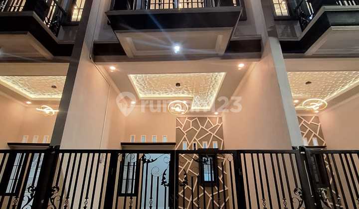 Dijual Rumah 2 Lantai Semi Furnish di Kalijudan, Surabaya 1