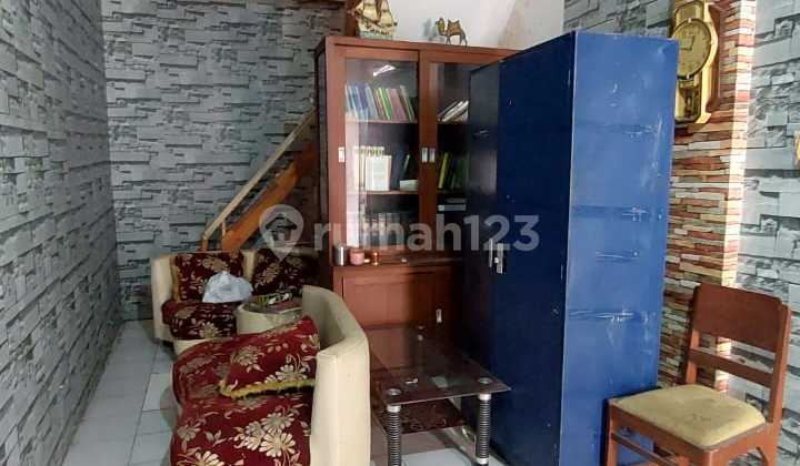 Translation: 3-Storey Shop House for Rent - Near Jembatan Merah Plaza 2