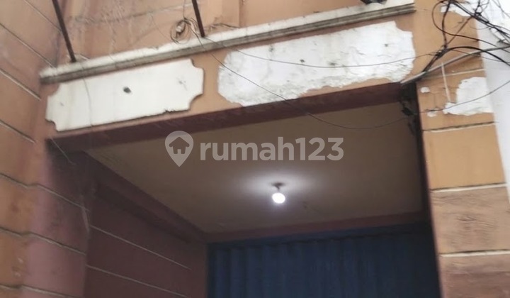 Translation: 3-Storey Shop House for Rent - Near Jembatan Merah Plaza 1