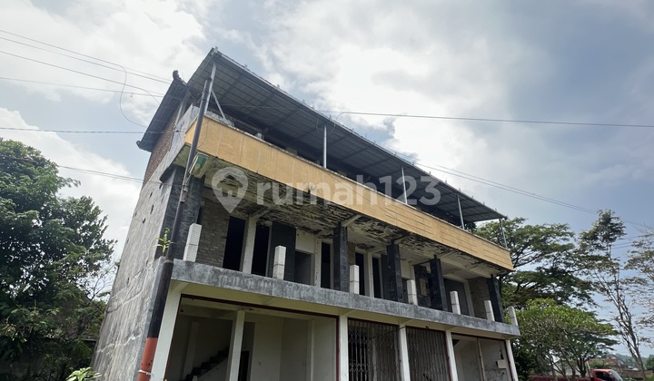 Rumah Dijual di Sumbersari Banyuwangi Luas Tanah 67 M2 dan Luas Bangunan 113 M2 , Dekat dengan Sekolah , Pusat Perbelanjaan, Perkantoran dan Minimarket