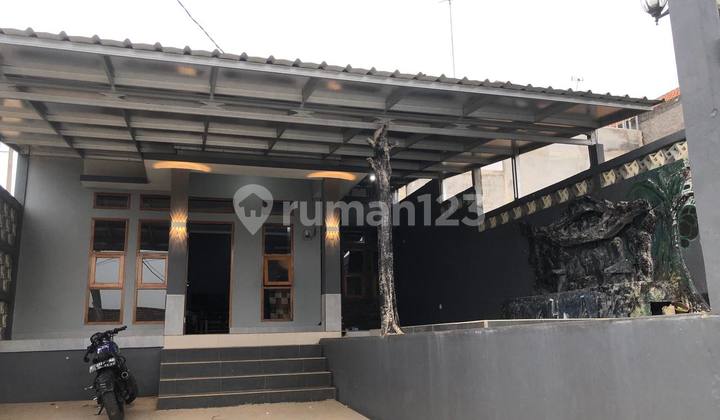 Rumah Luas Pinggir Jalan di Cileunyi