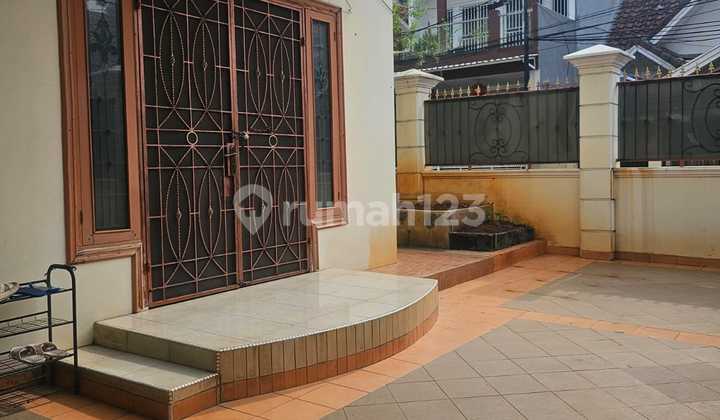 Dijual - Rumah Hoek Citra 3 Jakbar 2,5 Lantai SHM