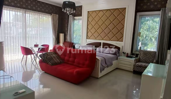 Dijual Rumah Mewah 3,5 Lantai Hook di Grisenda Pik