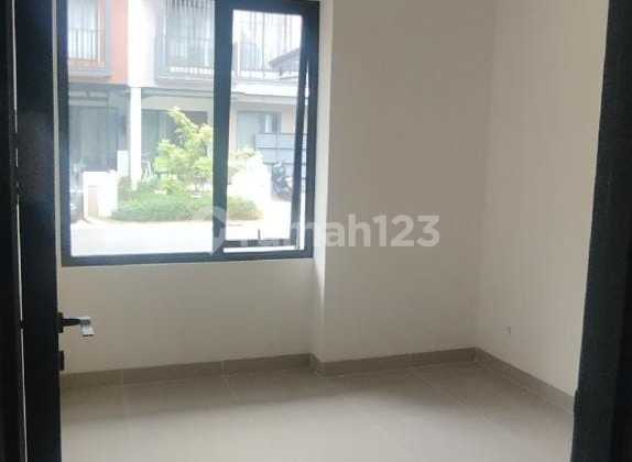 Dijual Rumah 3 Lantai + Attic Romm di Leonora Gading Serpong 2