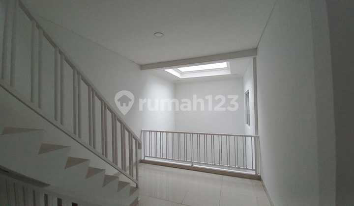 Dijual Cepat! Rumah 2.5 Lantai Taman Surya 2 Cengkareng - Jakarta Barat
