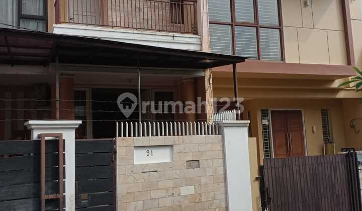 For Sale 2.5-Story House with SHM in Tomang, Jl. Pulo Macan Raya, West Jakarta