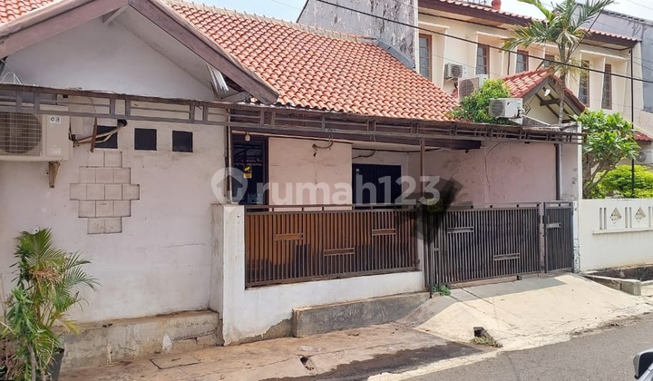 Strategic House Bendungan Hilir Central Jakarta