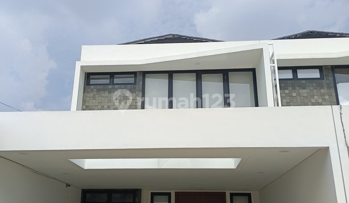 Jual Rumah 2 Lantai Siap Huni Komplek Sunrise Garden