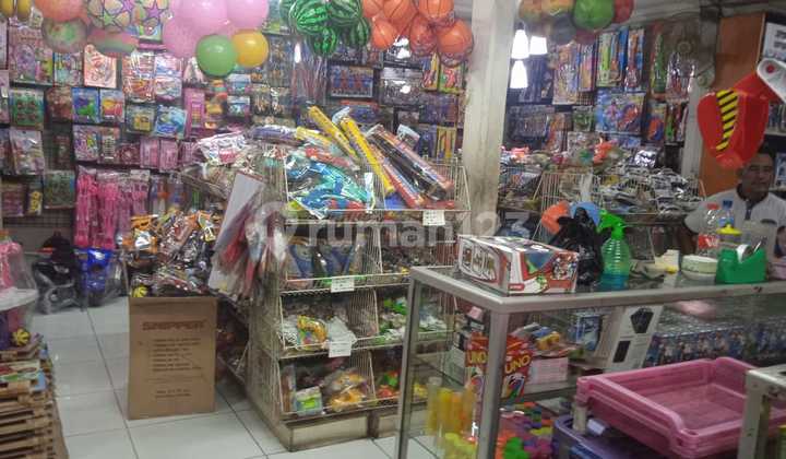 Strategic Shop House for Sale Near Leuwipanjang Market 2