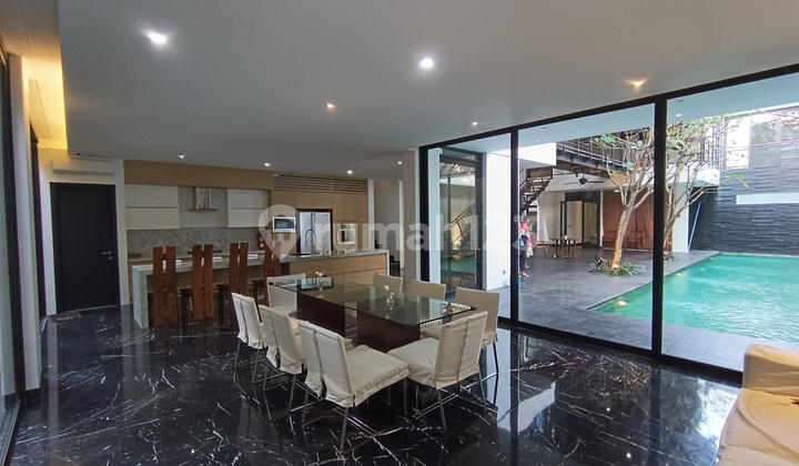 Luxury House Menteng - Kolam Renang Pribadi & Desain Eksklusif 2