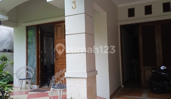 Kesempatan Langka! Rumah Tanah Abang Hadap Timur di Area Pusat Kota 2