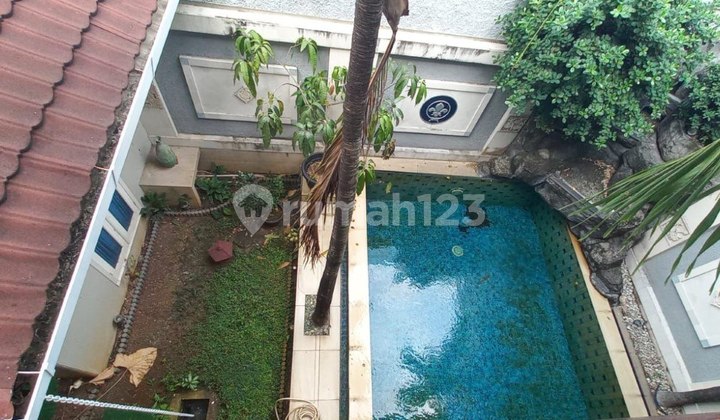 Hunian Mewah Bergaya Elegan dengan Kolam Renang & Gazebo Cantik 2