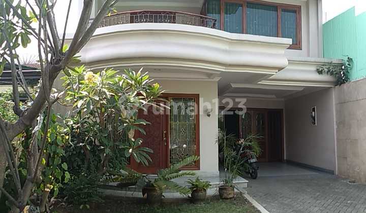 Menteng Cozy Green House Rumah Asri dan Sejuk