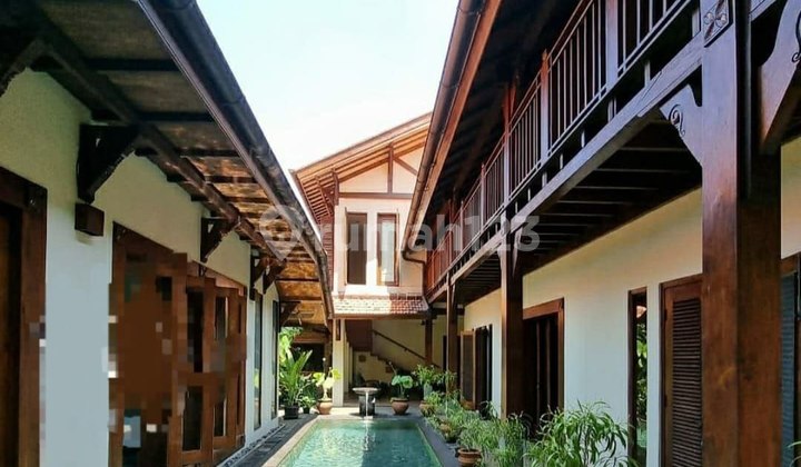 Rumah Villa Menteng di Prime Area Menteng