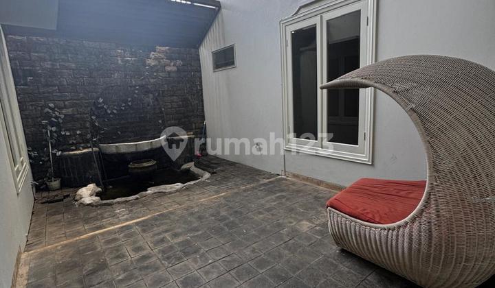 Hunian Privat Menteng: Area Tenang, Fasilitas Kolam Renang. 2