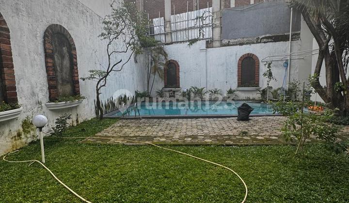 Hunian Privat Menteng: Area Tenang, Fasilitas Kolam Renang.