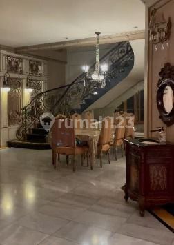 Istana Modern 1.000 M² - Megah, Matang, Siap Ditempati Istana Modern 1.000 M² - Megah, Matang, Siap Ditempati