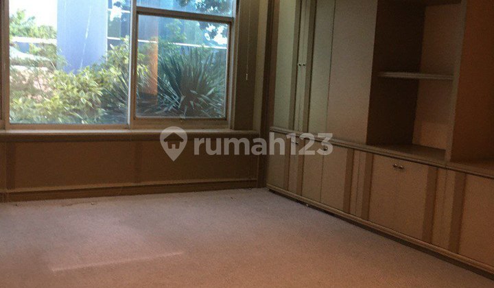 Gedung Komersial Menteng - Langka, Strategis, Siap Operasional