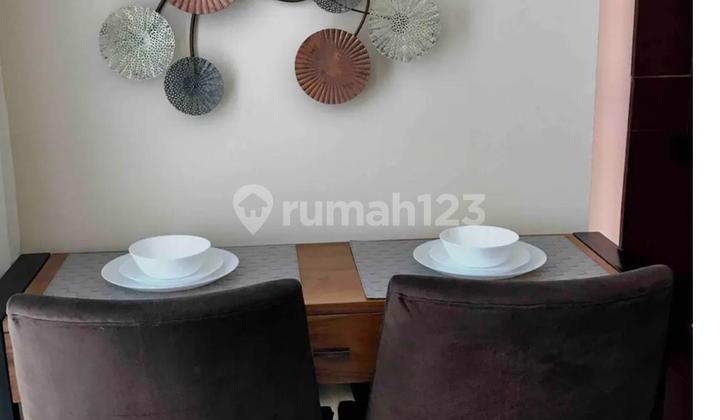 Unit Eksklusif Menteng Park: Furnitur Mewah, Kondisi Terawat. 2
