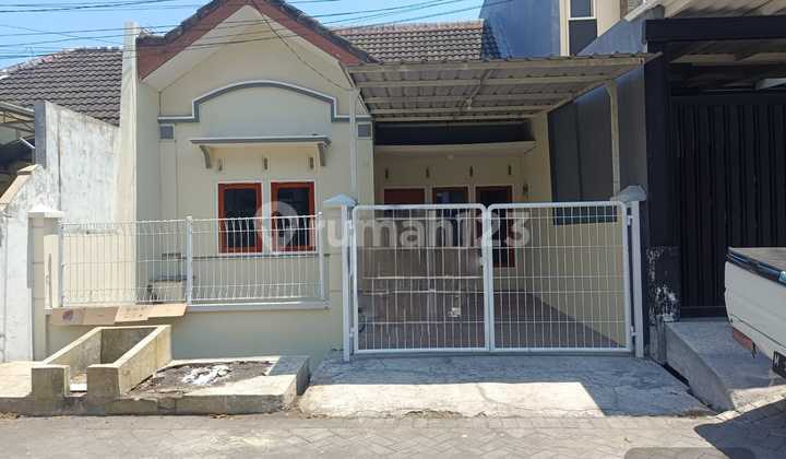 Rumah Dijual 1 1/2 Lantai Dekat Jalan Raya Merr 1