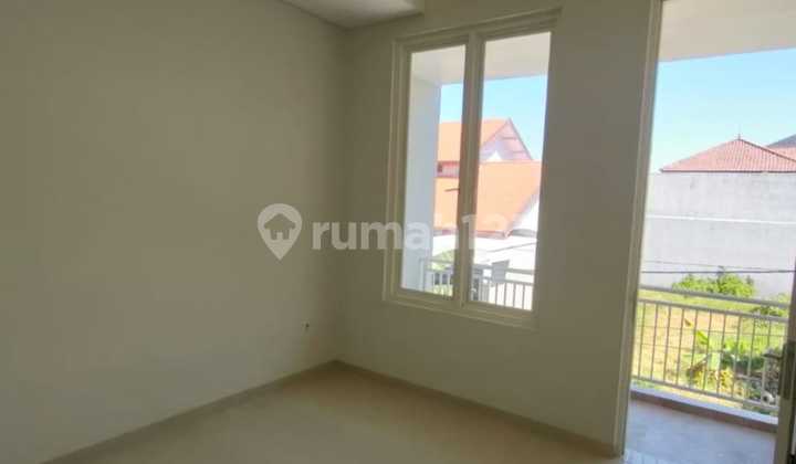 Rumah Mewah Lantai Dekat dengan Masjid Al-Akbar, Pusat Kota dan Bandara Juanda 2