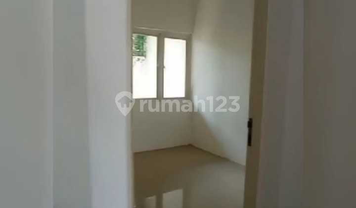 Rumah Dijual Lokasi Strategis Dekat Citra Land Surabaya 2