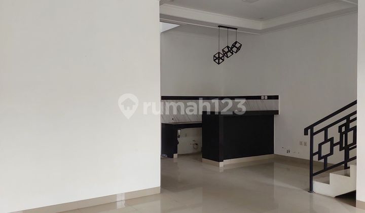 Nice 125M House on Main Street of Complex, Near Limo Toll Road 2