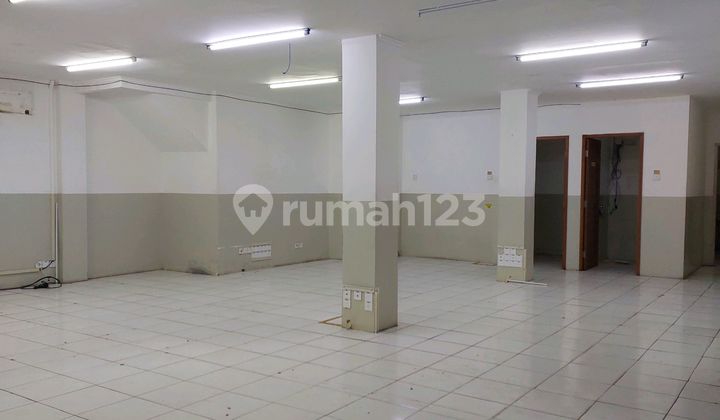 For Rent 3-Story Shop House, Building 615 Square Meters, Bona Indah, South Jakarta 1