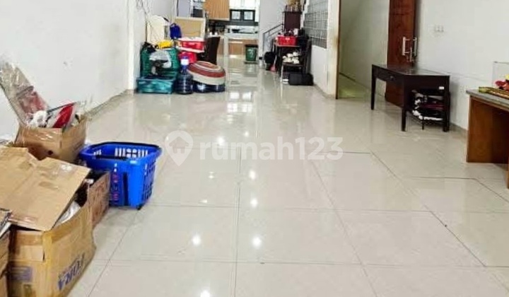 Strategic 3.5-Story Shop House, Spacious Parking, Bustling Area, Cirendeu 2