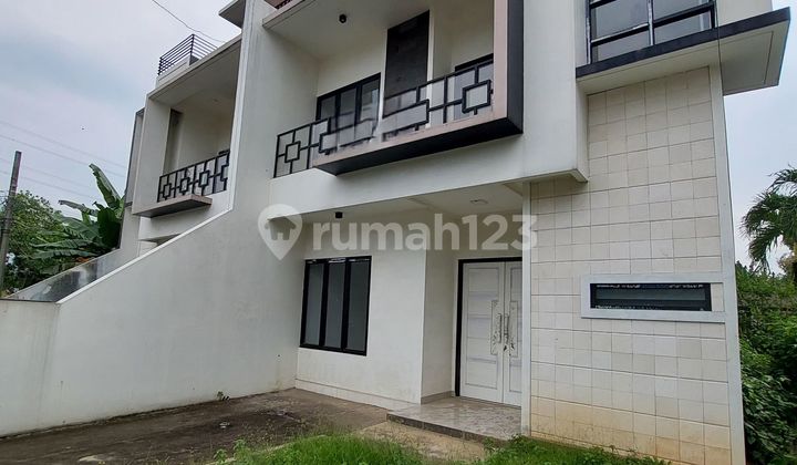 Rumah Bagus Luas 125M di Jalan Utama Komplek, Dekat Tol Limo Rumah Bagus Luas 125M di Jalan Utama Komplek, Dekat Tol Limo