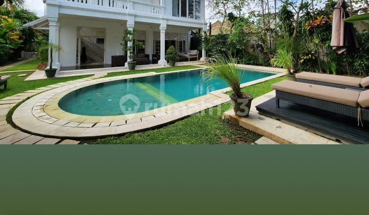 The White House ( Villa ) Batu Beliq Strategis Dekat Pantai