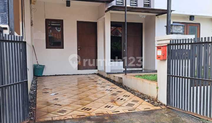 House, 2 Floors, Freehold Certificate, Near Airport Access, Near Toll Access in Tangerang City