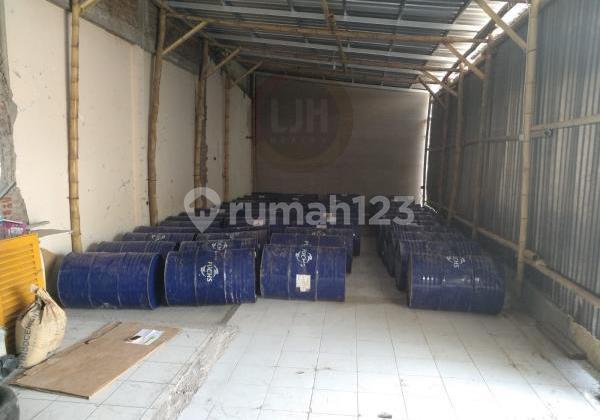 Gudang kecil di jalan Merpati Timur 1