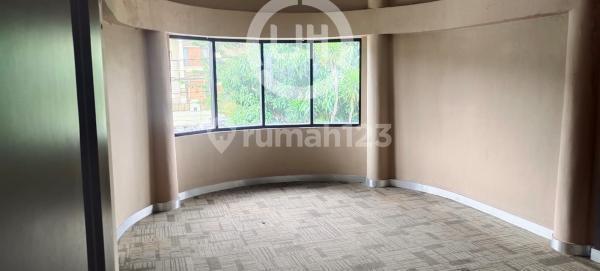 Bangunan Kantor di Jalan Gajahmada 1