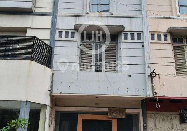 Ruko siap pakai di jalan A. Yani