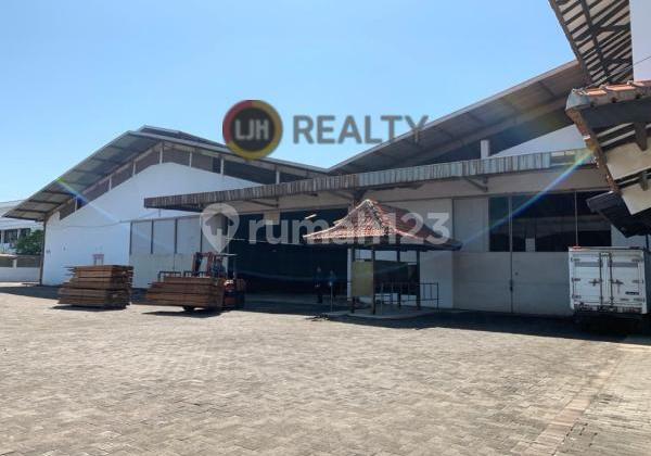 Gudang atau pabrik di jalan raya Semarang Demak 2